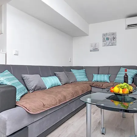 Guesthouse Josko Makarska Exterior photo